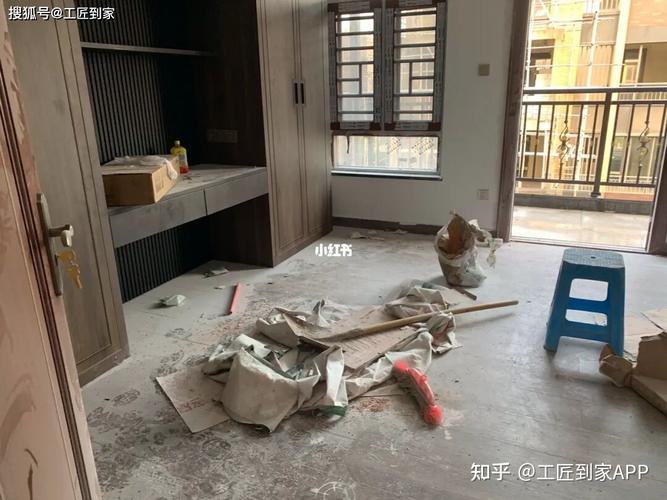 装修完地面的白色怎么除掉