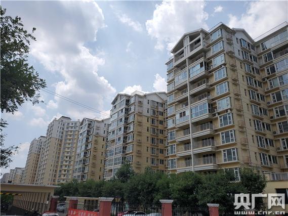 拆迁户房产证写谁的名字