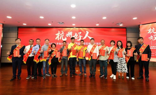 狂风暴雨中的物业人,总有一个瞬间让你泪流满面 向奋战在抗台一线的兄弟姐妹们致敬