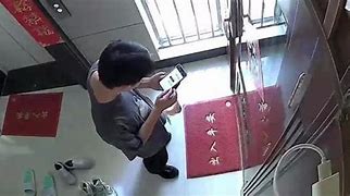 广州外卖小哥跳河