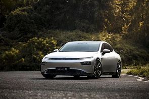 小鹏汽车自降身段，以量取胜的新战略