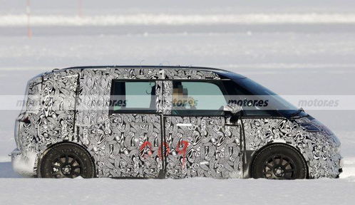 引进极氪电动迷你面包车，拓展无人驾驶出租车服务