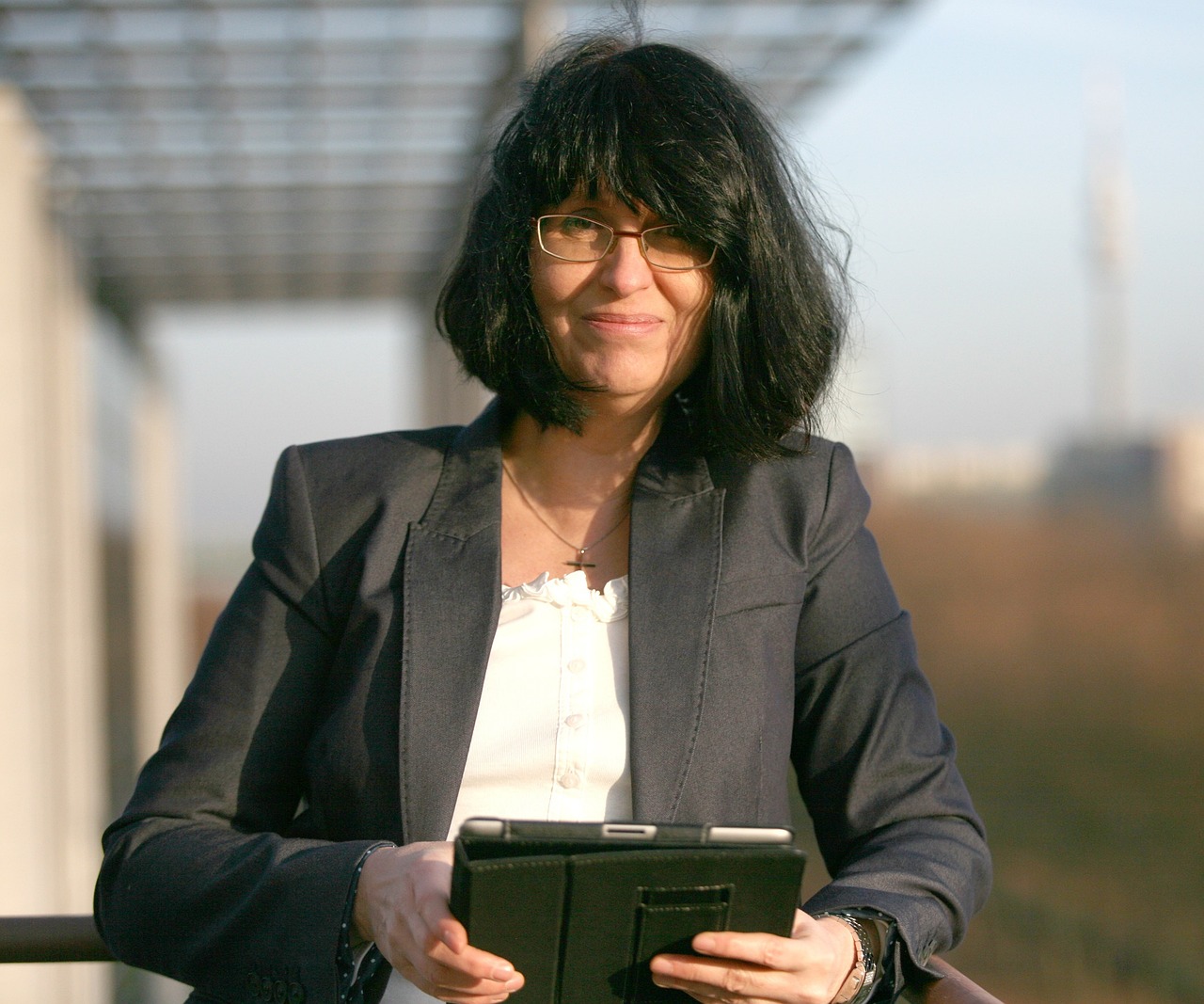 女老师因举报校长遭职场霸凌