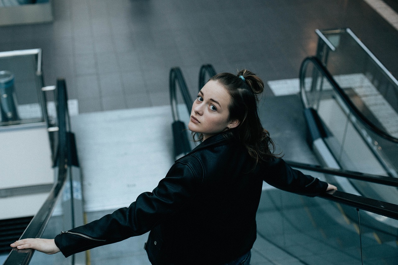 女子退穿过衣服遭拒怒点火烧掉