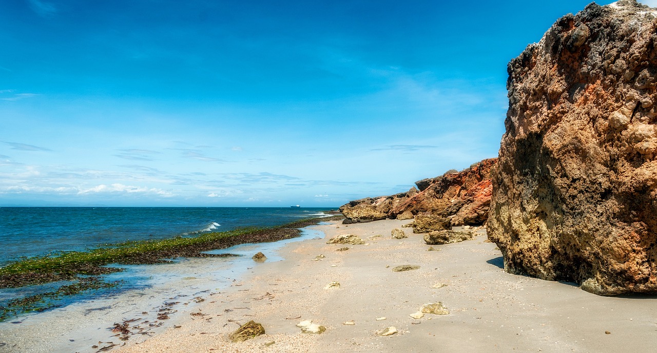 香港维多利亚湾惊现巨大水龙卷，自然奇观背后的科学解析