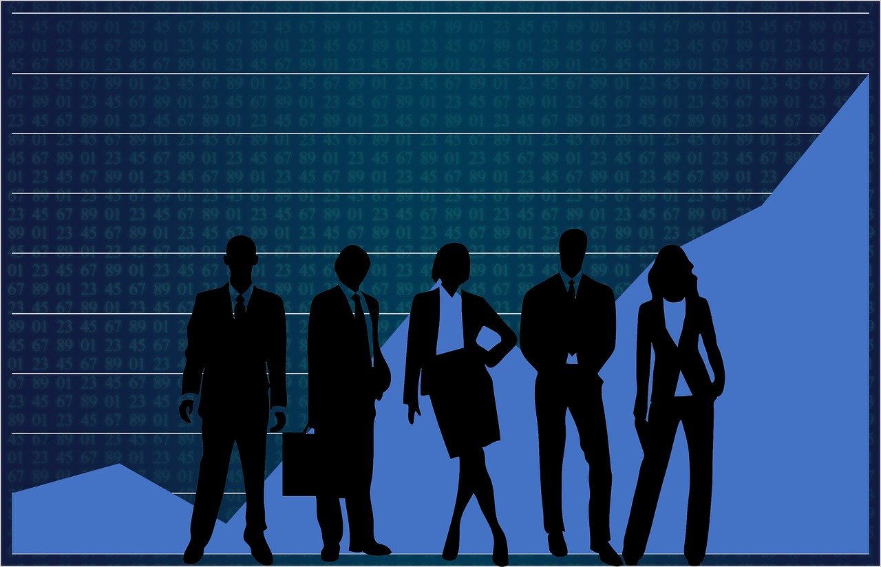 从业者称体感已回到2015年牛市，股市热潮再起，投资者需警惕风险