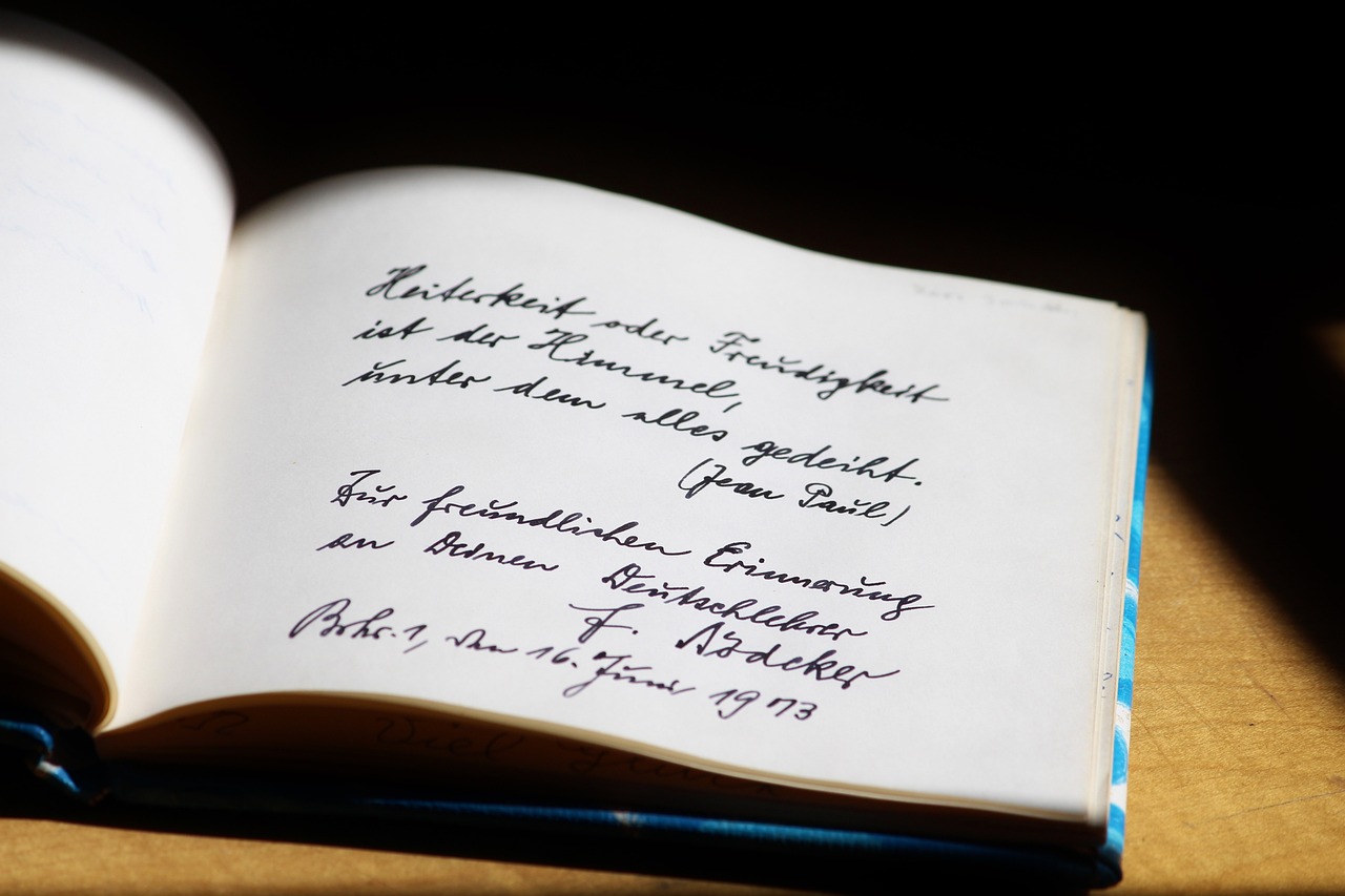 探索全球奇闻异事背后的英语解读，语言与文化的奇妙交织