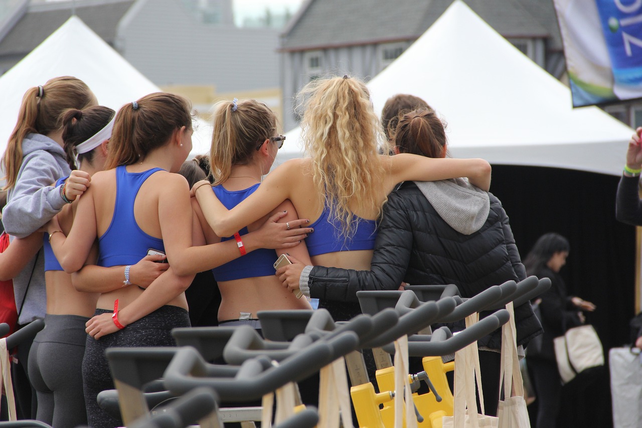女子4x200米自由泳，泳池中的速度与激情——揭秘世界顶级团队的训练秘籍