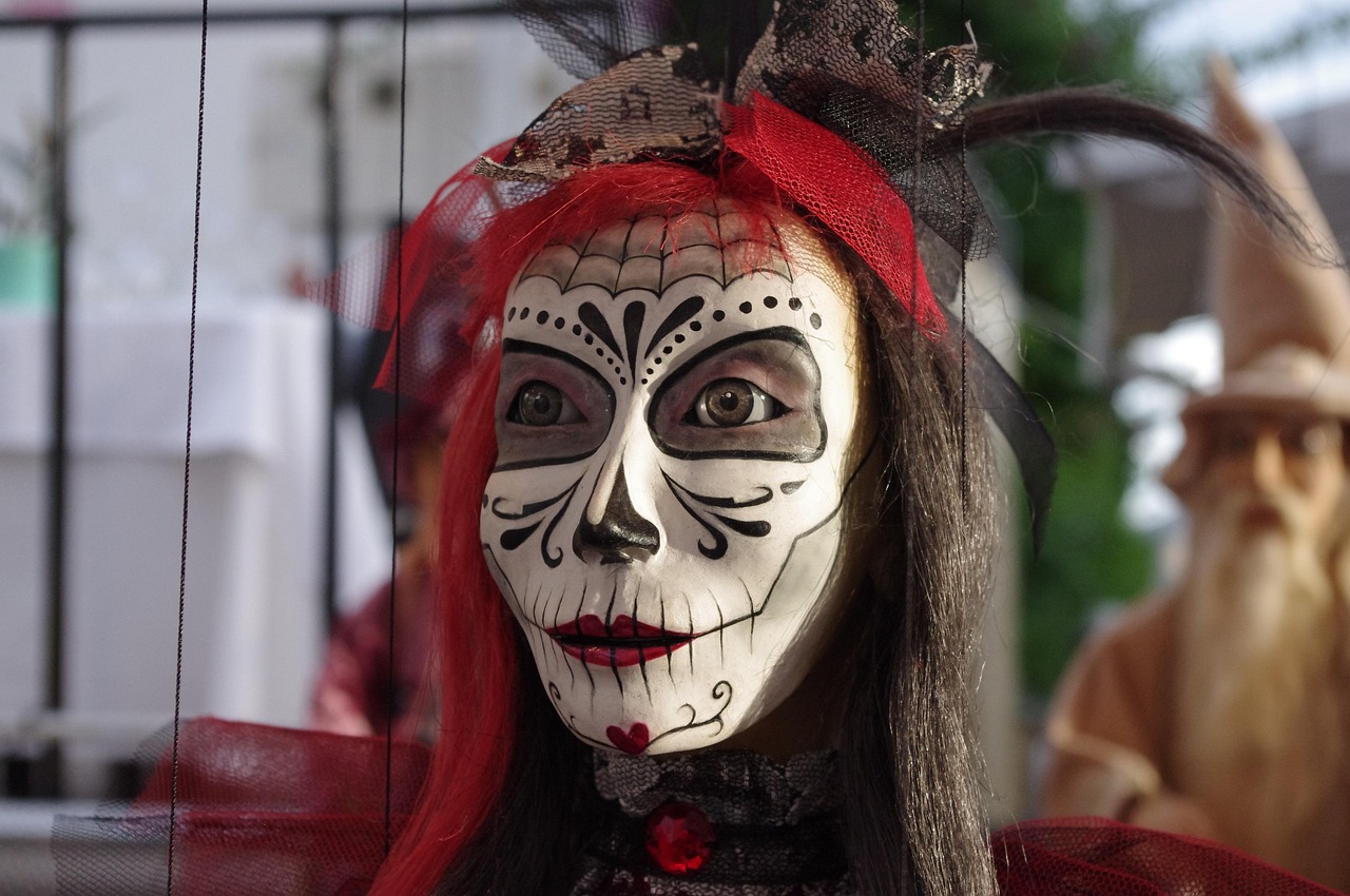 深夜独行，荒坟诡谈，一次让人胆寒的心灵之旅