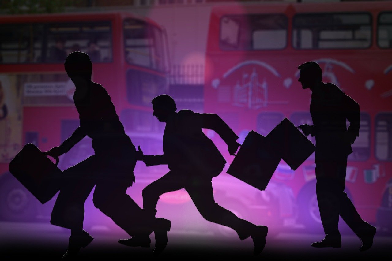 穿越千年的时光旅行，探索世界未解之谜与奇异长故事1000字