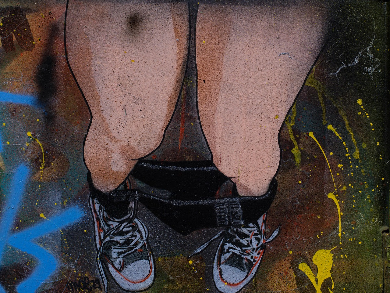 四川多名男子当街持棍殴打他人，暴力事件引发社会深思