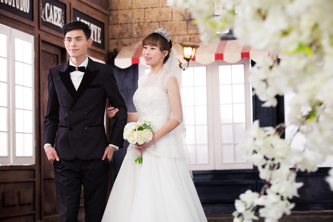 爱的时光机，新娘穿校服登台，新郎转头红了眼眶的浪漫瞬间