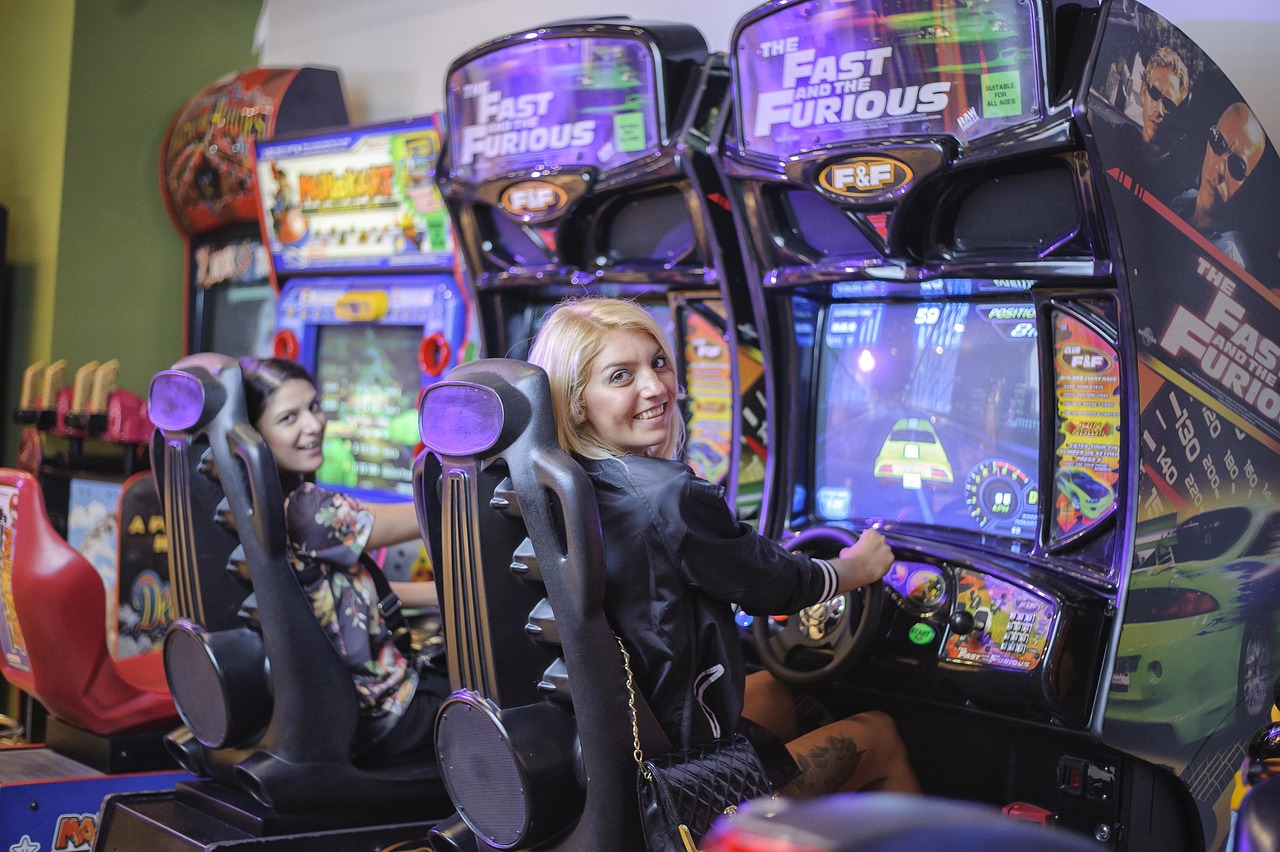 公园秒变小米SU7卖场，科技与自然的完美邂逅